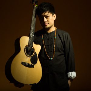 校草公交车被多人伦㢨
